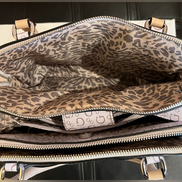 Guess Purse - Picture 6 of 9